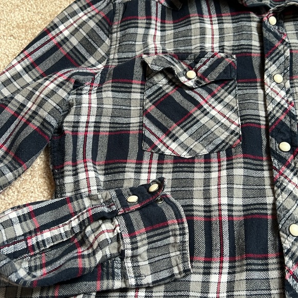 Levi’s Modern Fit Navy Plaid Snap Button Flannel   Size Medium - Picture 8 of 8
